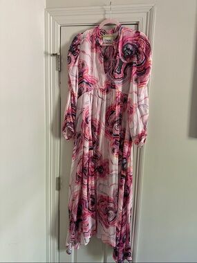 Chufy Pink Swirl Maxi Dress